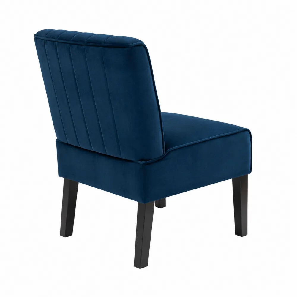 Chaise en velours bleu avec pieds en bois